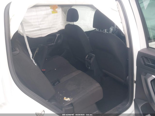 3VV1B7AX1JM032250 Volkswagen Tiguan