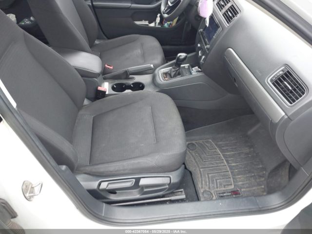 3VWD67AJ2GM274790 Volkswagen Jetta