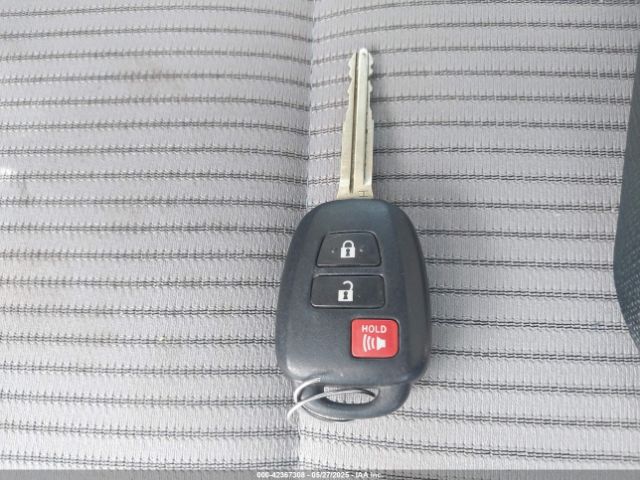 2T3BFREV5FW256638 Toyota RAV4 LE