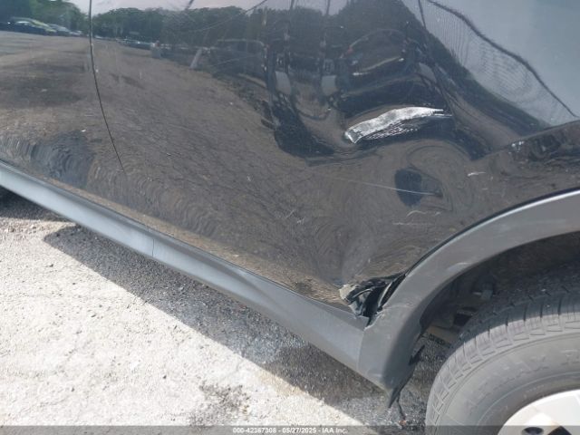 2T3BFREV5FW256638 Toyota RAV4 LE