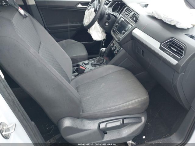 2019 VOLKSWAGEN TIGUAN 3VV0B7AX7KM031438 Photo 4