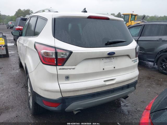 1FMCU9J91JUA61866 Ford Escape Titanium