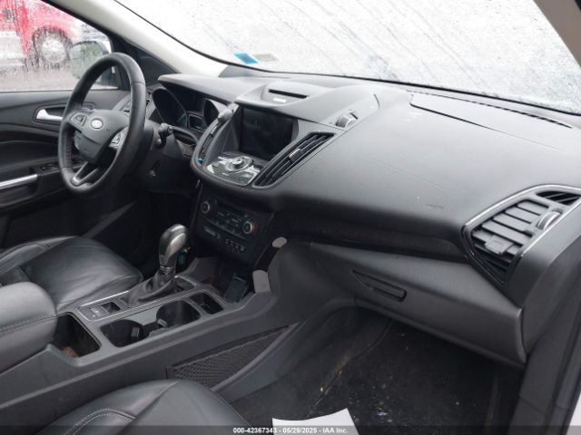 1FMCU9J91JUA61866 Ford Escape Titanium