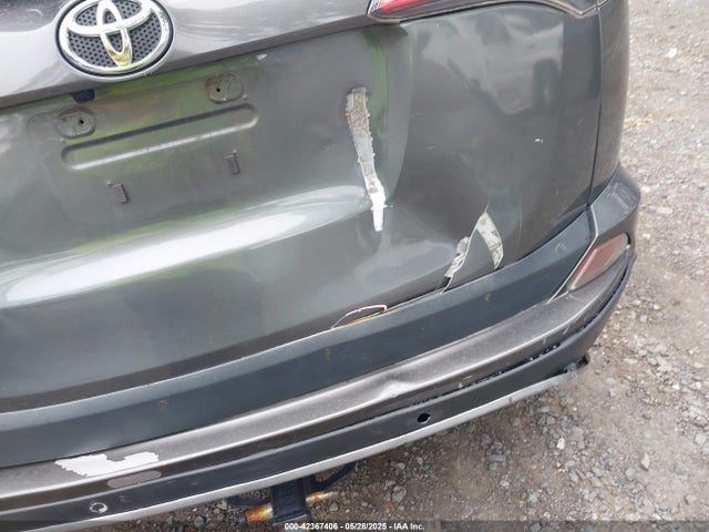 JTMRFREV9HJ703746 Toyota Rav4 Xle
