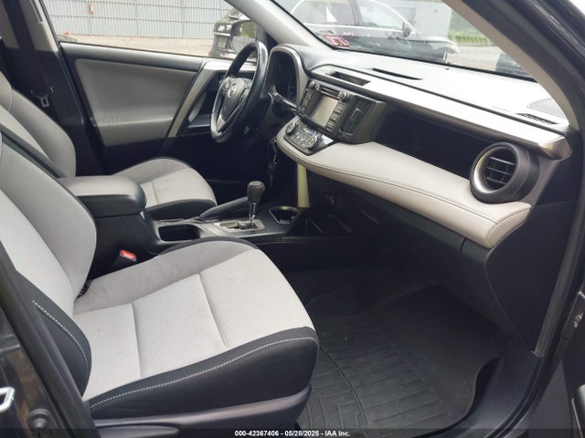 JTMRFREV9HJ703746 Toyota Rav4 Xle