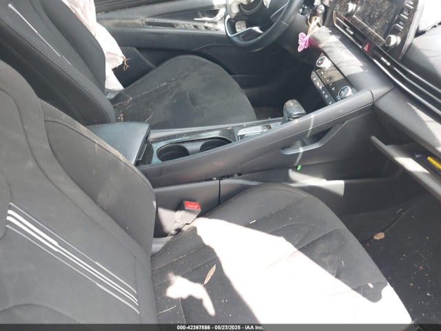 5NPLN4AG8MH020572 Hyundai ELANTRA SEL