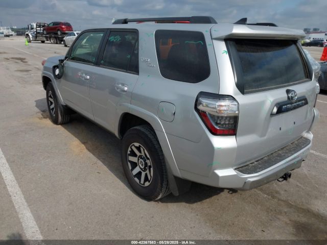 2023 TOYOTA 4RUNNER JTEPU5JR5P6123406 Photo 2