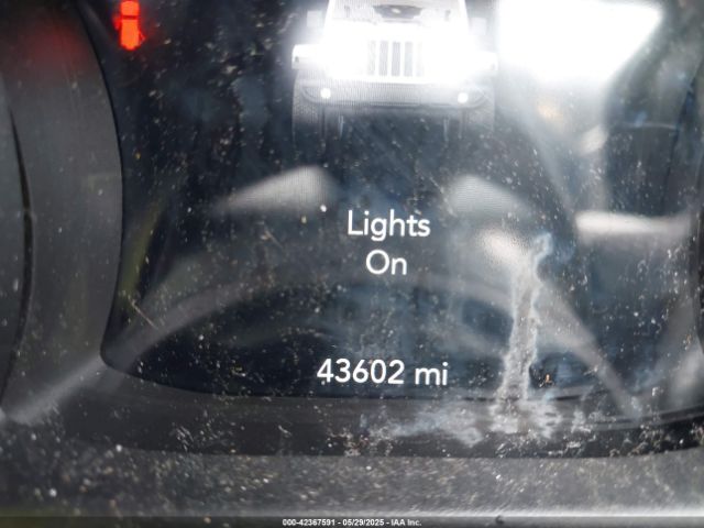 1C4HJXEG8LW112903 Jeep Wrangler Unlimited Sahara Altitude