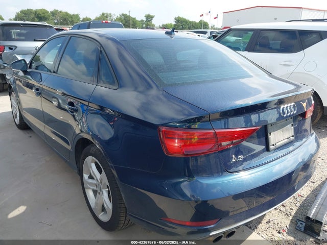 2018 AUDI A3 WAUAUGFF9J1044908 Photo 2