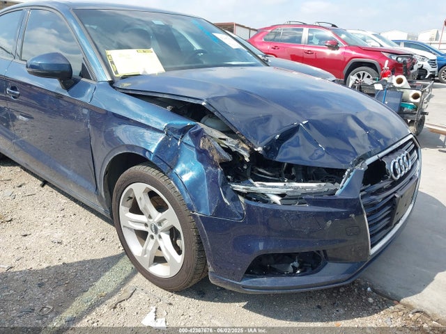 2018 AUDI A3 WAUAUGFF9J1044908 Photo 5