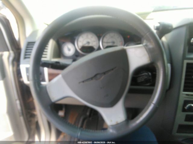 2010 CHRYSLER TOWN & COUNTRY 2A4RR5D15AR329095 Photo 5