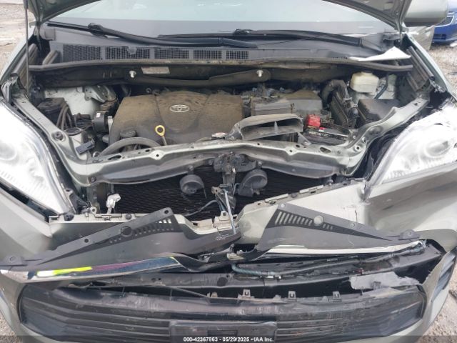 5TDKZ3DCXJS957822 Toyota Sienna Le 8 Passenger