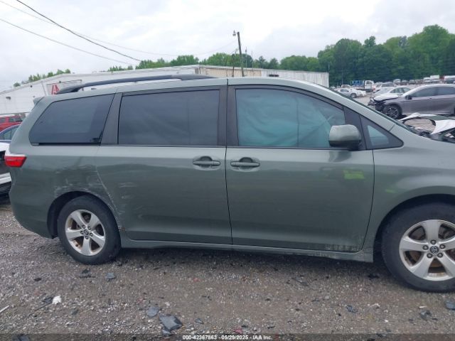 5TDKZ3DCXJS957822 Toyota Sienna Le 8 Passenger