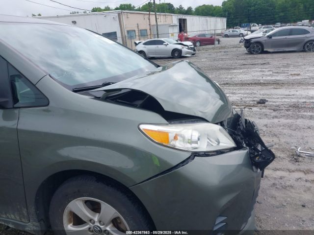 5TDKZ3DCXJS957822 Toyota Sienna Le 8 Passenger