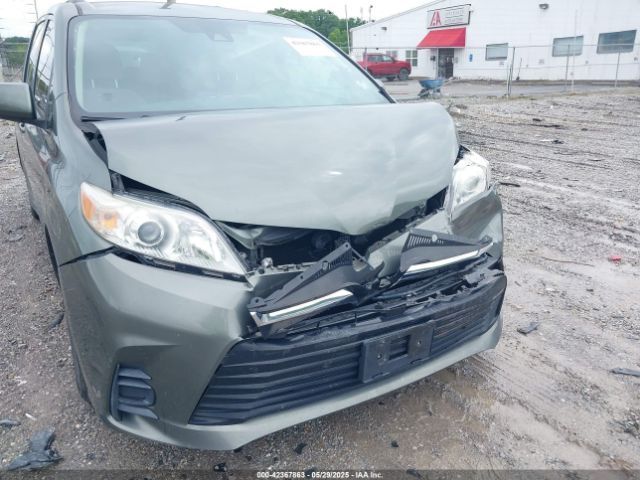 5TDKZ3DCXJS957822 Toyota Sienna Le 8 Passenger
