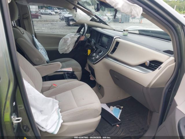 5TDKZ3DCXJS957822 Toyota Sienna Le 8 Passenger