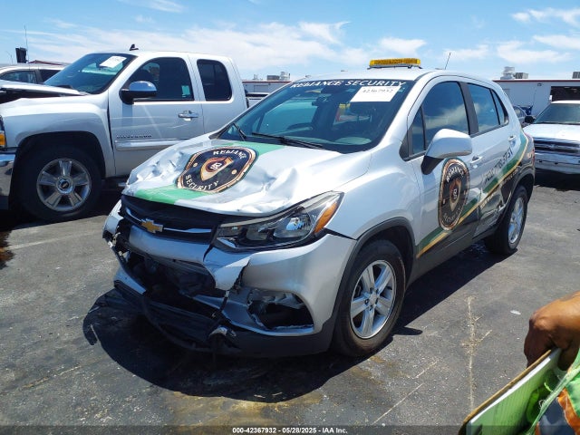 Chevrolet TRAX LS 2019 3GNCJKSB0KL299703 Image 2