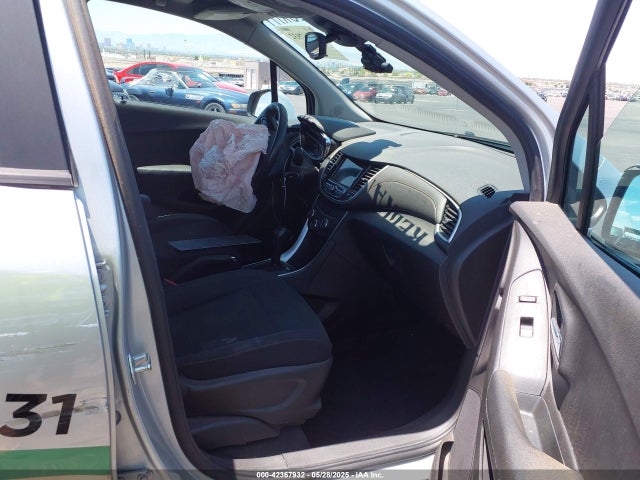 Chevrolet TRAX LS 2019 3GNCJKSB0KL299703 Image 5