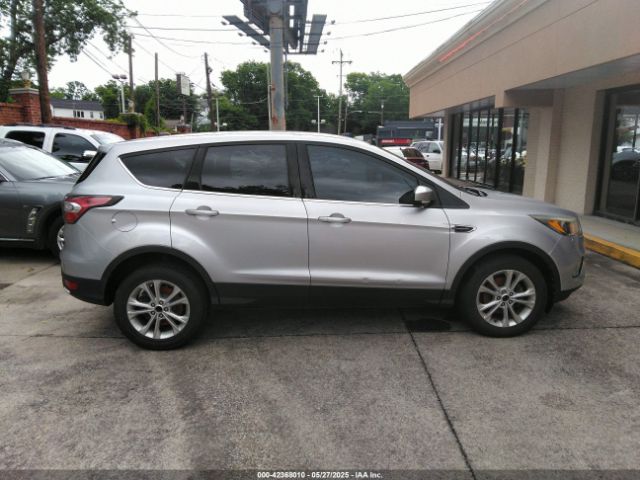 1FMCU0GDXHUA53654 Ford ESCAPE SE