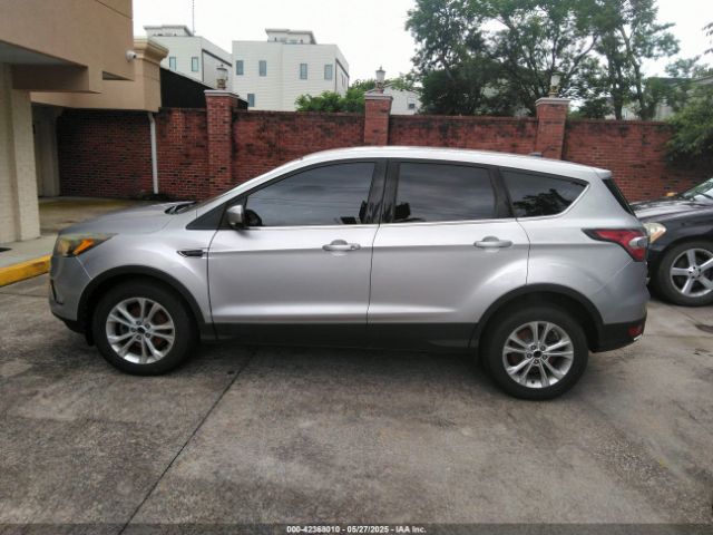 1FMCU0GDXHUA53654 Ford ESCAPE SE
