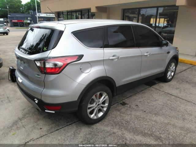 1FMCU0GDXHUA53654 Ford ESCAPE SE