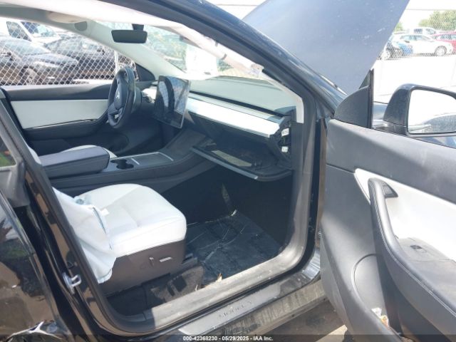 2021 TESLA MODEL Y 5YJYGAEE9MF197671 Photo 4