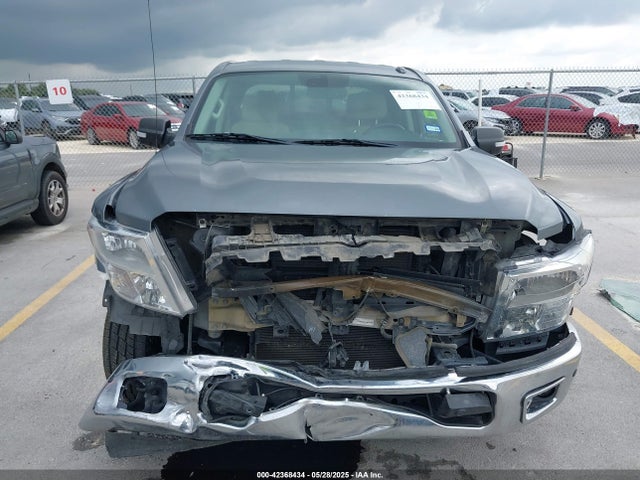 1N6AA1E60HN563954 Nissan 2017