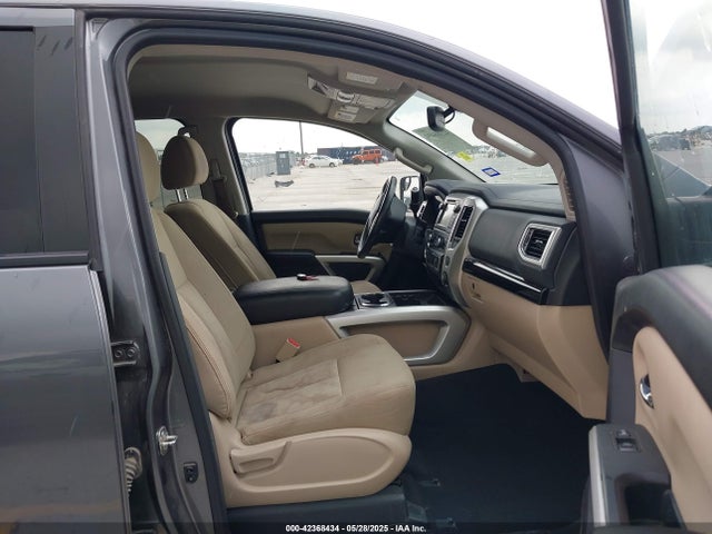 1N6AA1E60HN563954 Nissan 2017