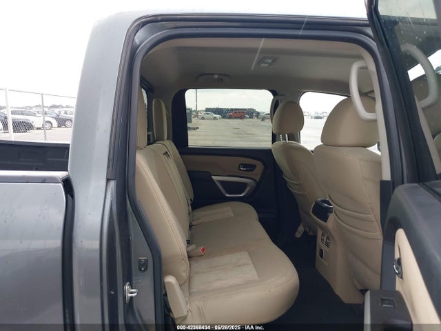 1N6AA1E60HN563954 Nissan 2017