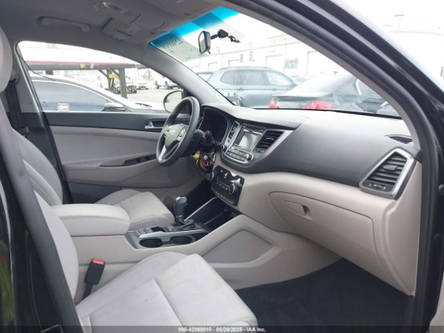 KM8J23A49HU528900 Hyundai TUCSON SE
