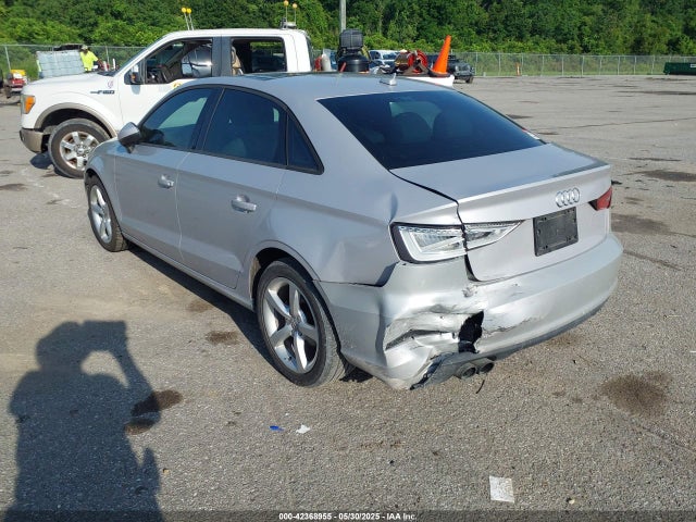 2015 AUDI A3 WAUACGFF8F1116739 Photo 2