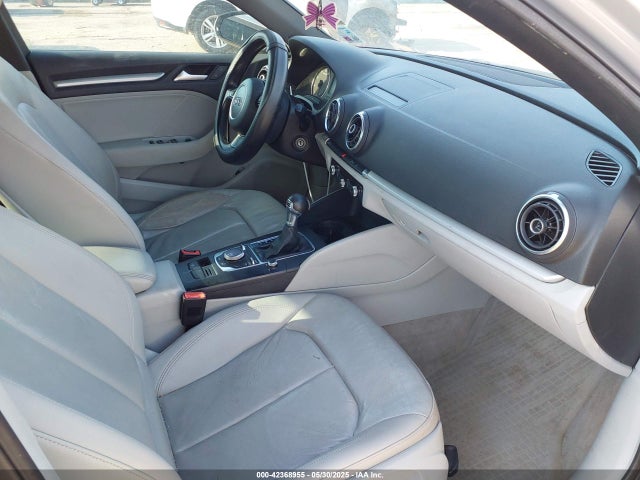 2015 AUDI A3 WAUACGFF8F1116739 Photo 4