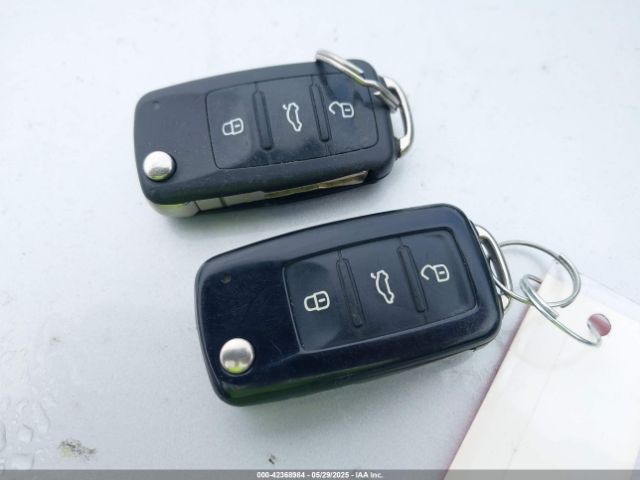2013 VOLKSWAGEN BEETLE 3VWJP7AT6DM687633 Photo 10