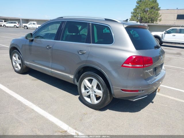 2012 VOLKSWAGEN TOUAREG WVGFK9BP0CD001175 Photo 2