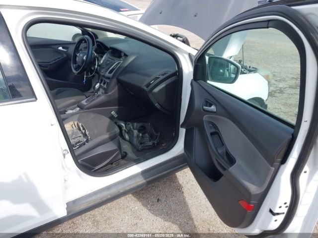 1FADP3K2XEL393210 Ford FOCUS SE