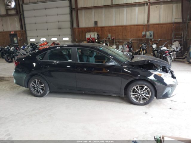 3KPF24AD1NE429370 KIA Forte Lxs