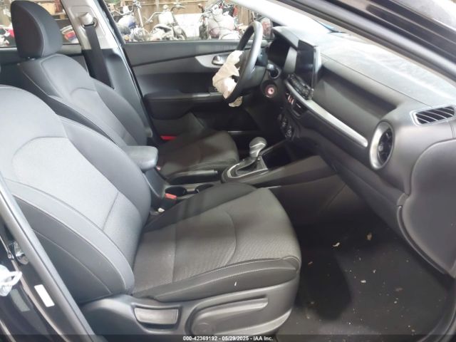 3KPF24AD1NE429370 KIA Forte Lxs