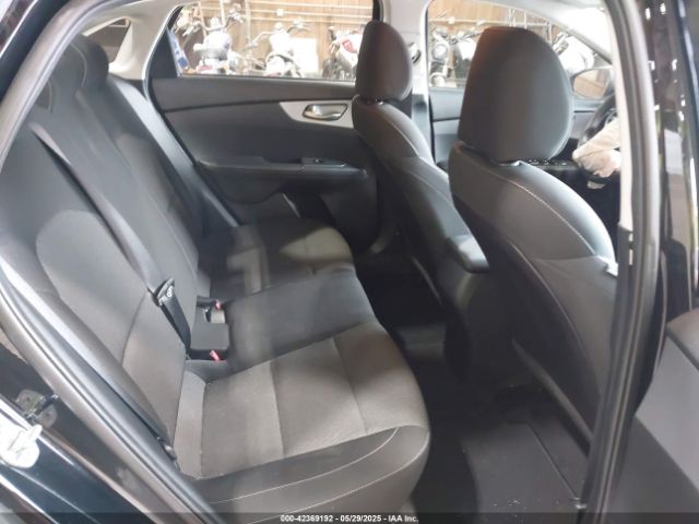 3KPF24AD1NE429370 KIA Forte Lxs