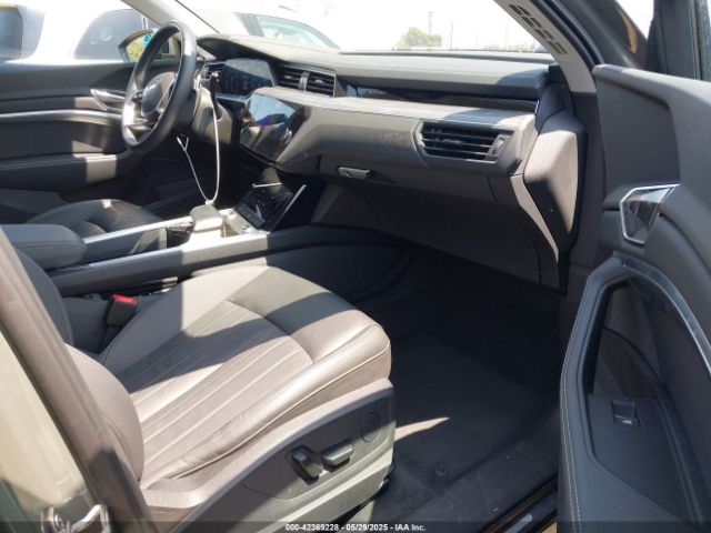 2024 AUDI Q8 E-TRON WA14AAGE0RB011467 Photo 4