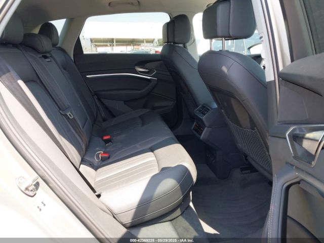 2024 AUDI Q8 E-TRON WA14AAGE0RB011467 Photo 7