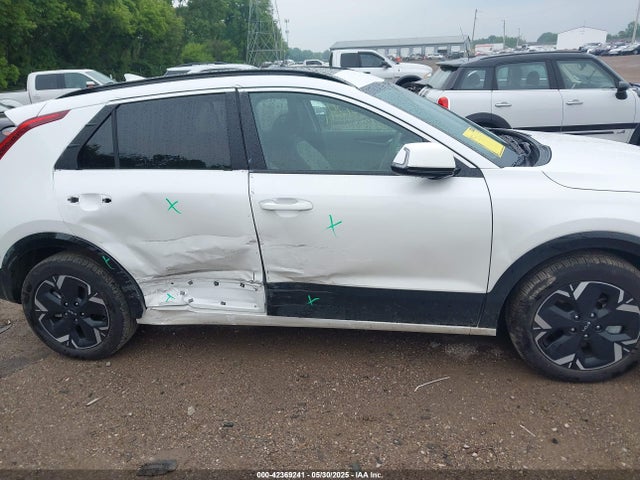 KIA Niro 2024 KNDCT3L18R5114581 Image 13