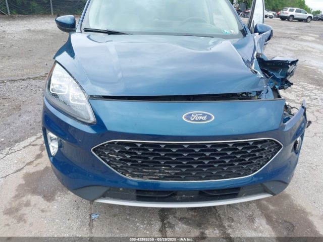 1FMCU9J92LUC16654 Ford Escape Titanium