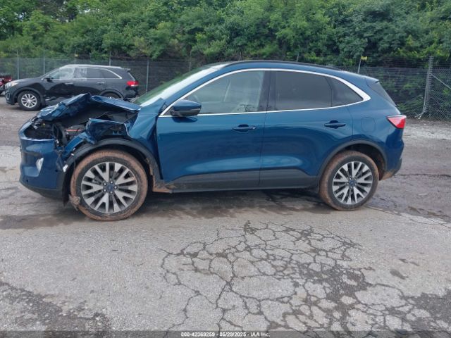 1FMCU9J92LUC16654 Ford Escape Titanium