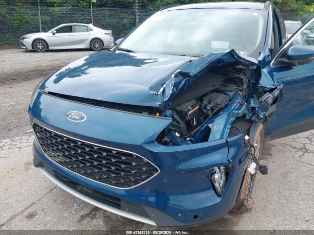 1FMCU9J92LUC16654 Ford Escape Titanium