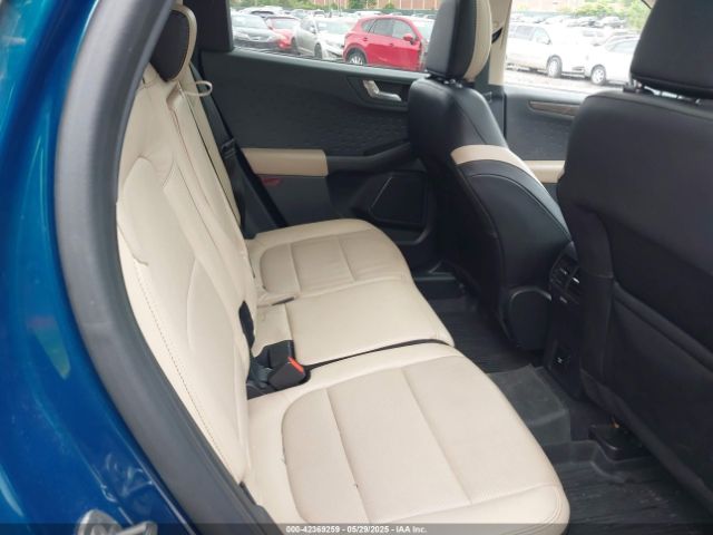 1FMCU9J92LUC16654 Ford Escape Titanium