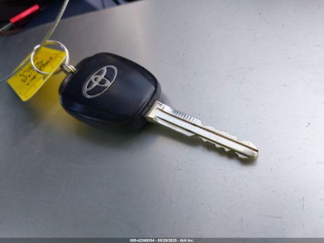 JTMZFREV7FJ045079 Toyota RAV4 LE