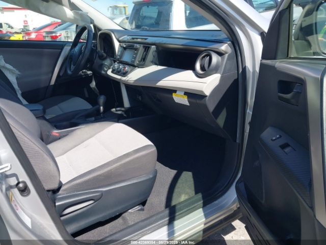 JTMZFREV7FJ045079 Toyota RAV4 LE