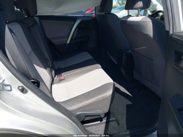 JTMZFREV7FJ045079 Toyota RAV4 LE