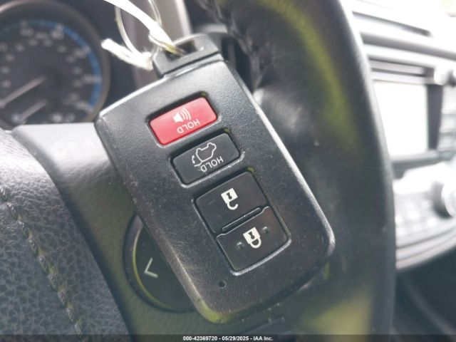 2T3RFREV2JW839921 Toyota Rav4 Xle