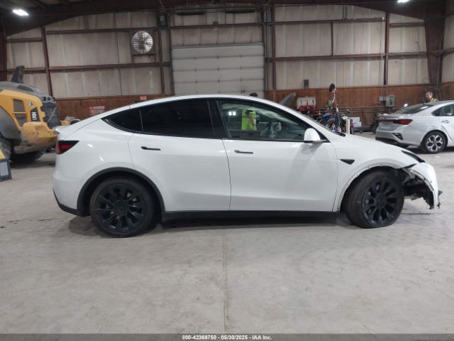 5YJYGDEE5LF041935 Tesla Model Y Long Range